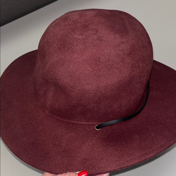 Brixton Burgundy Hat with Black Leather Band size medium NWT